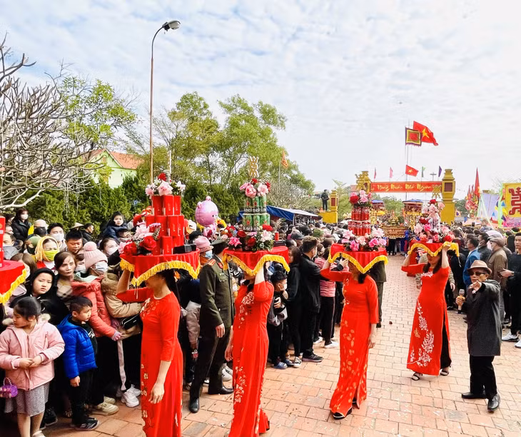 Lễ hội Tiên Công ở Hà Nam, thị xã Quảng Yên đã được vinh danh là Di sản văn hóa phi vật thể cấp quốc gia năm 2017.