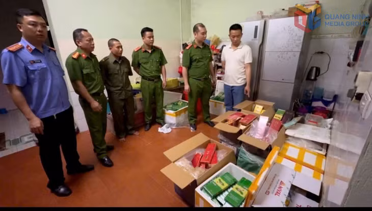 Tang vật thuốc lá điếu nhập lậu bị thu giữ trong một vụ án khởi tố tội 