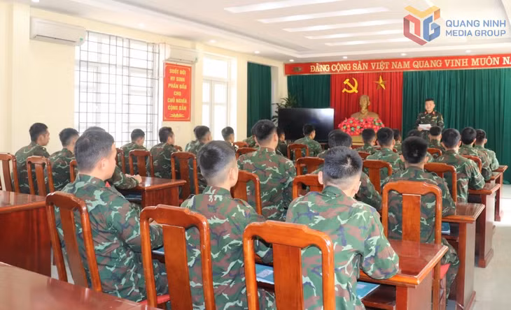 Đại đội Trinh sát cơ giới (Bộ CHQS tỉnh) quán triệt, triển khai việc học tập và làm theo tư tưởng, đạo đức, phong cách Hồ Chí Minh trong toàn đơn vị. Ảnh: Trúc Linh.