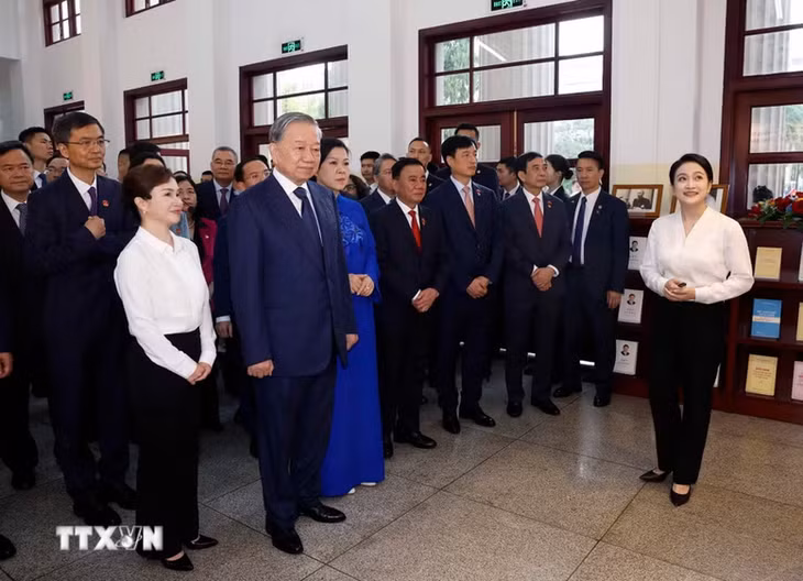 Tổng Bí thư, Chủ tịch nước Tô Lâm và Phu nhân thăm Di tích Khu học xá Trung ương (Nam Ninh, Trung Quốc) - Ảnh: TTXVN