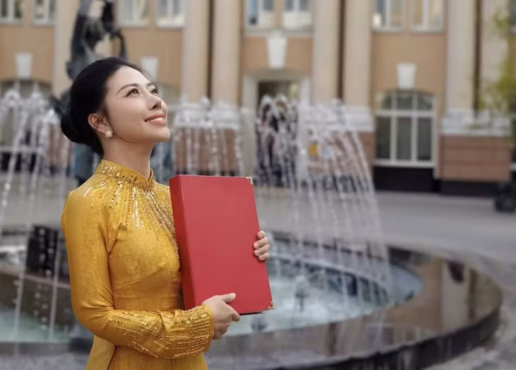 Trở thành nữ Tiến sĩ âm nhạc đầu tiên của Việt Nam tại nước ngoài là cả hành trình miệt mài 13 năm khổ luyện và nghiên cứu của Quán quân Sao Mai 2015.