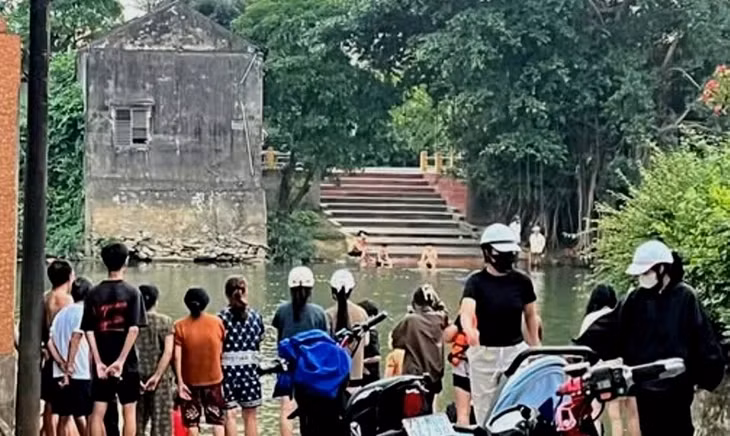 Đoạn sông Kiến Giang - nơi xảy ra vụ chết đuối thương tâm của em N. chiều 3-4 - Ảnh: T.G.