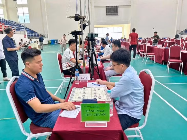 Ván đấu tứ kết chiều nay giữa Lại Lý Huynh và Phí Mạnh Cường - Ảnh: TLKĐ