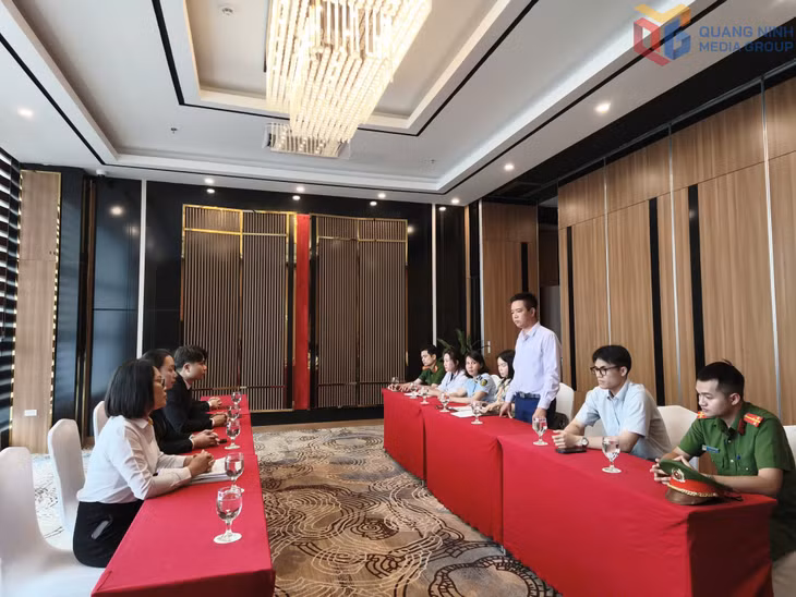UBND phường Bãi Cháy làm việc với cơ sở lưu trú du lịch trên địa bàn về công tác quản lý hoạt động lưu trú, bảo đảm an ninh, an toàn cho du khách.