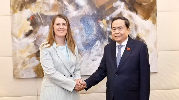Chủ tịch Quốc hội Trần Thanh Mẫn tiếp Chủ tịch Nhóm Nghị sĩ Hữu nghị Italia-Việt Nam Chiara Gribaudo. (Ảnh: Doãn Tấn/TTXVN)