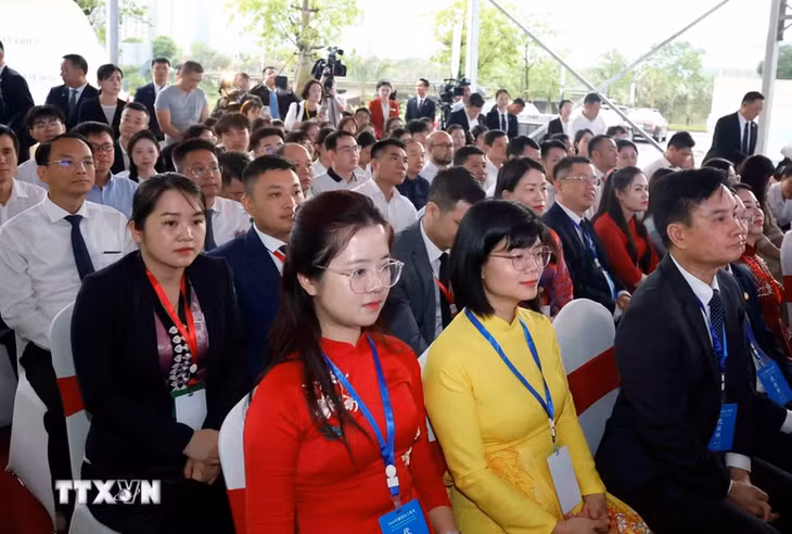 Đại biểu dự Lễ khai mạc Liên hoan nhân dân biên giới Việt - Trung - Ảnh: TTXVN