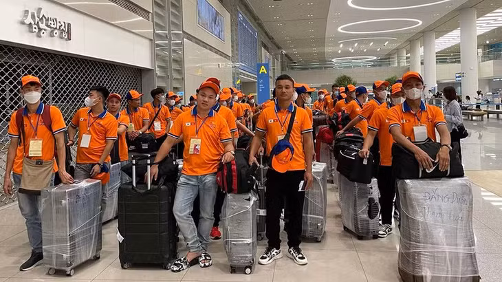 Lao động đi làm việc ở nước ngoài theo hợp đồng. (Ảnh minh họa: Dolab)