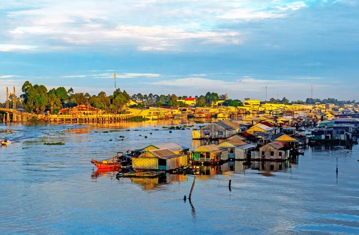 Nhà bè - Ảnh: TRƯƠNG VĂN HÙNG