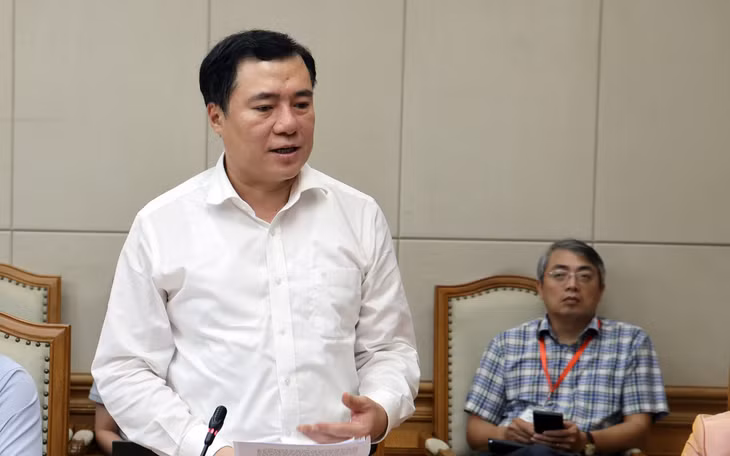 Thứ trưởng Bộ Công Thương Nguyễn Sinh Nhật Tân báo cáo tại cuộc họp - Ảnh: VGP/Phương Nguyên