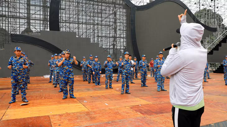 Tham gia chương trình nghệ thuật khai mạc Carnaval Hạ Long 2026 sẽ có nhiều diễn viên không chuyên và sự góp mặt của CBCS Lữ đoàn 170 Hải quân trong một số tiết mục, hứa hẹn tạo ấn tượng mạnh cho khán giả.