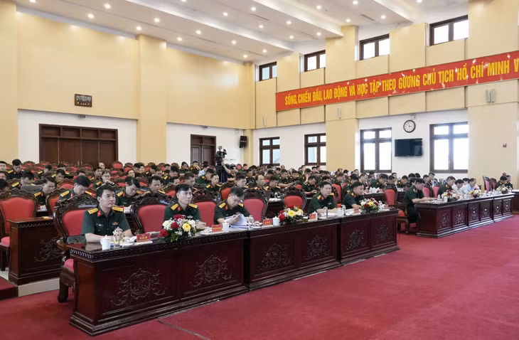 Các đại biểu dự hội nghị.