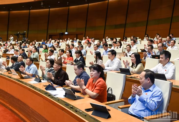 Quốc hội thông qua Luật sửa đổi, bổ sung một số điều của Luật Trợ giúp pháp lý với đa số đại biểu có mặt tán thành. (Ảnh: THỦY NGUYÊN)