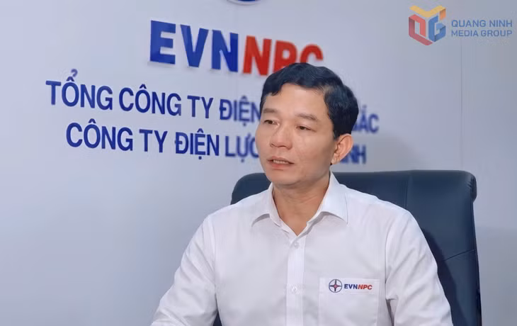 Ông Lê Bá Quyến, Phó Giám đốc Công ty Điện lực Quảng Ninh, trả lời phỏng vấn Báo và Phát thanh, Truyền hình Quảng Ninh.