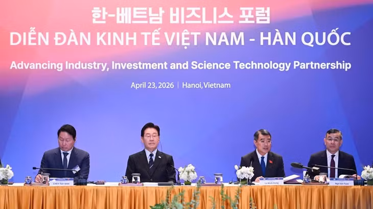 Thủ tướng Chính phủ Lê Minh Hưng và Tổng thống Hàn Quốc Lee Jae Myung cùng dự Toạ đàm bàn tròn về hợp tác kinh tế, thương mại, đầu tư Việt Nam-Hàn Quốc. (Ảnh: TRẦN HẢI)