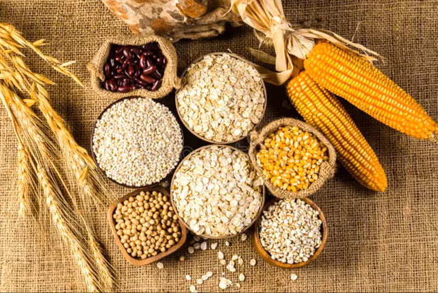 Ngũ cốc nguyên hạt giàu chất xơ, vitamin, khoáng chất và các hợp chất hoạt tính sinh học có lợi cho sức khỏe tim mạch.