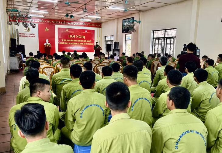 Toàn cảnh hội nghị.