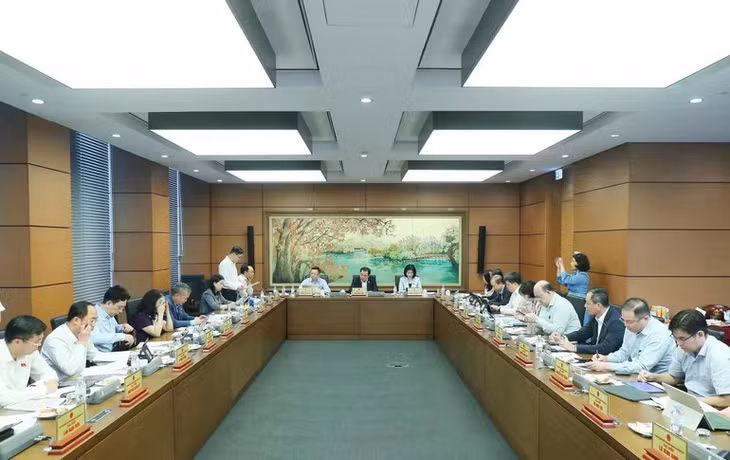 Quang cảnh thảo luận tại Tổ sáng 9/4. (Ảnh: DUY LINH)