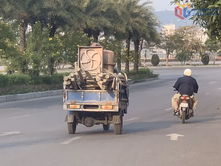 Xe tự chế lưu thông trên địa bàn phường Hồng Gai. Ảnh chụp ngày 4/4/2026