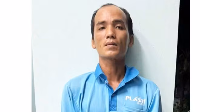 Tuấn bị tạm giữ hình sự để tiếp tục điều tra về hành vi “Hiếp dâm người dưới 16 tuổi”. Ảnh: Bình An