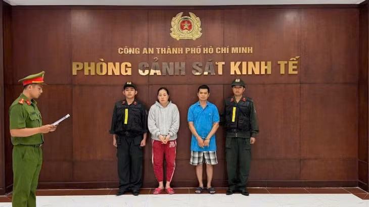 2 đối tượng bị khởi tố là Nguyễn Thị Mỹ Phụng và Phạm Tuấn Thanh (cùng sinh năm 1982, ngụ phường Tân Tạo). Ảnh: Công an