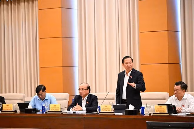 Chủ nhiệm Ủy ban Kinh tế và Tài chính Phan Văn Mãi cho ý kiến tại phiên họp. Ảnh: Quochoi.vn.