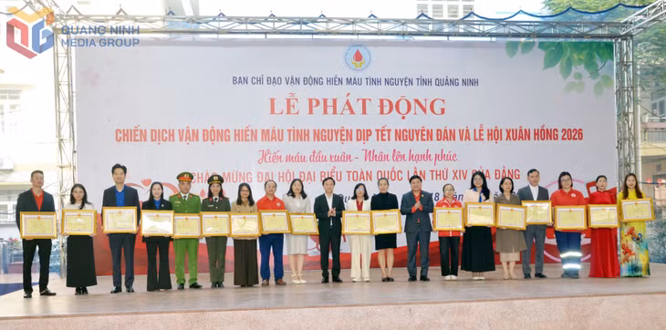 19 tập thể được nhận bằng khen của UBND tỉnh vì có thành tích xuất sắc về việc tăng cường công tác vận động hiến máu tình nguyện giai đoạn 2021-2025.