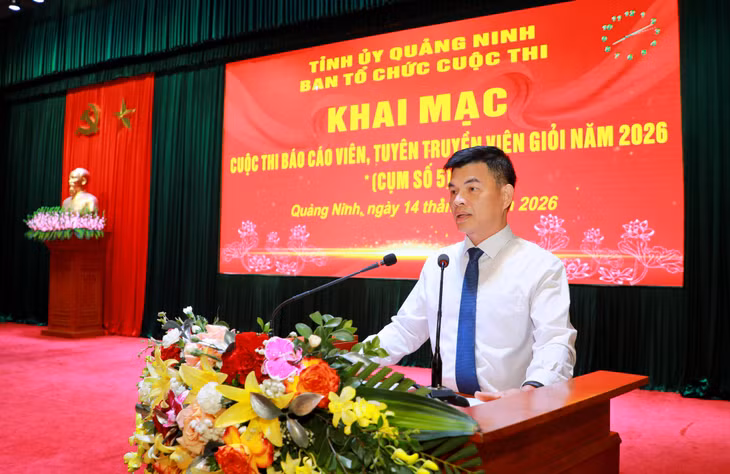 Đồng chí Nguyễn Mạnh Hà, Phó Trưởng Ban Tuyên giáo và Dân vận Tỉnh ủy, Trưởng Ban Tổ chức Cụm thi số 5, phát biểu khai mạc Cuộc thi.