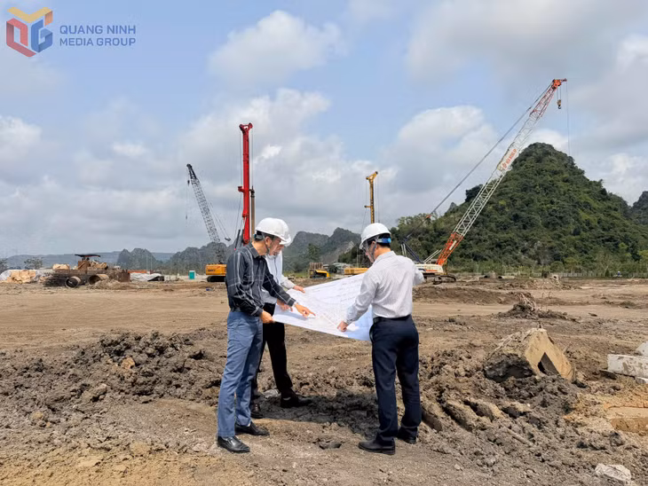Dự án nhà ở xã hội thuộc quỹ đất 20% thuộc quần thể khu nghỉ dưỡng kết hợp thương mại dịch vụ và nhà ở tại phường Hà Tu đang được khẩn trương thi công.