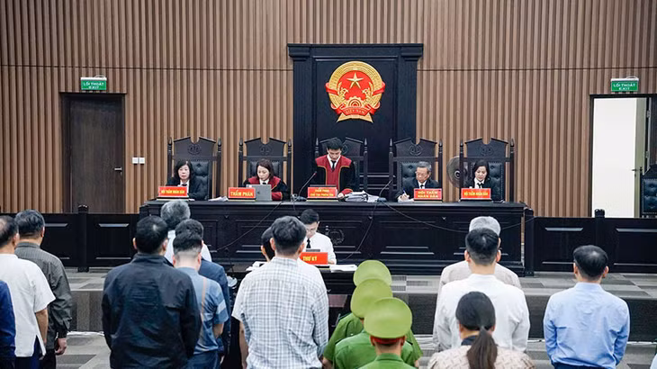 Hội đồng xét xử phiên tòa cựu Thứ trưởng Hoàng Văn Thắng. Ảnh: Quang Việt