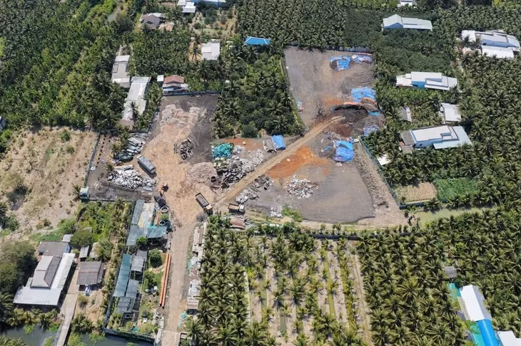 Nhiều địa điểm đổ thải, tập kết trái phép chất thải rắn trong vụ án - Ảnh: Công an TP.HCM