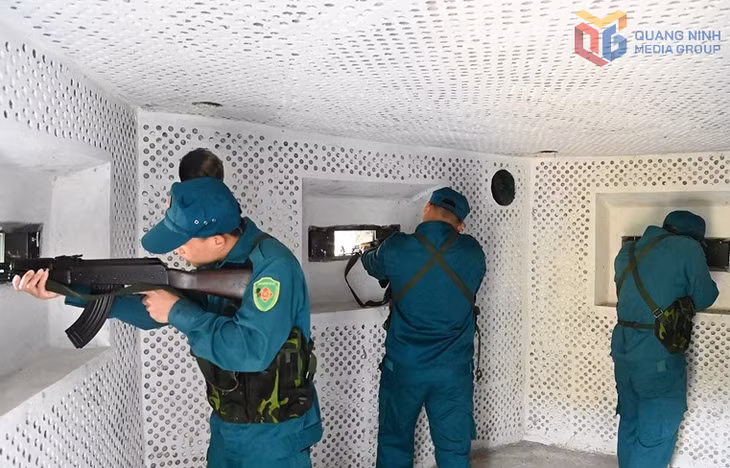 Tiểu đội dân quân thường trực xã Hoành Mô huấn luyện sẵn sàng chiến đấu. Ảnh: Đơn vị cung cấp