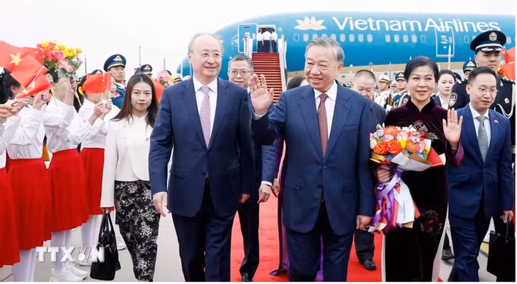 Lễ đón Tổng Bí thư, Chủ tịch nước Tô Lâm cùng Phu nhân tại Sân bay quốc tế Bắc Kinh - Ảnh: TTXVN