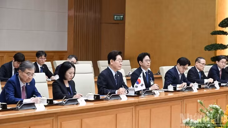 Tổng thống Lee Jae Myung và Đoàn đại biểu cấp cao Hàn Quốc tham dự cuộc hội kiến. (Ảnh: Trần Hải)