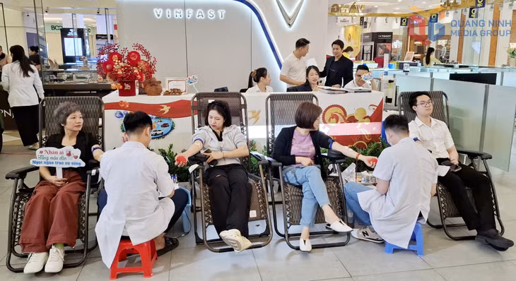 Đông đảo người dân tham gia hiến máu tình nguyện tại Vincom Plaza tháng 3/2026.