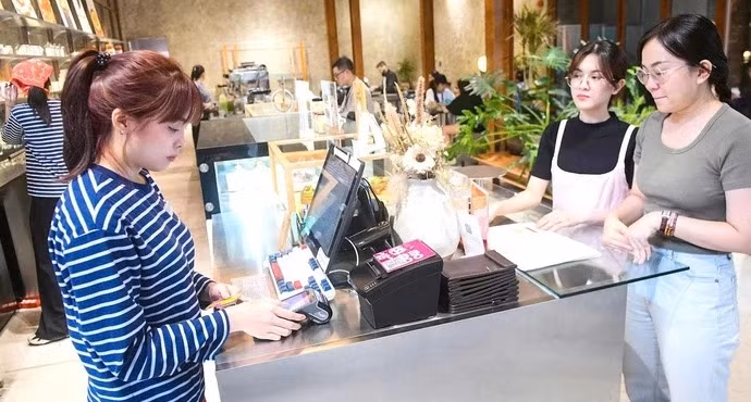 Bộ Tài chính đề xuất giao Chính phủ điều chỉnh ngưỡng doanh thu miễn thuế đối với hộ kinh doanh - Ảnh: QUANG ĐỊNH
