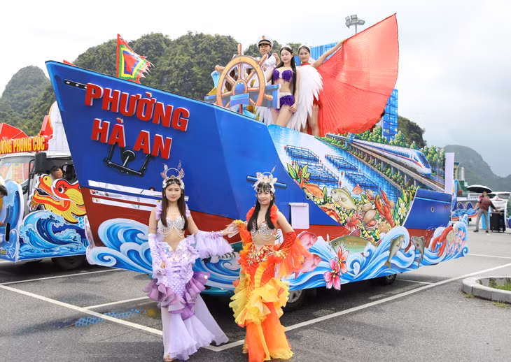Mô hình xe của phường Hà An,...