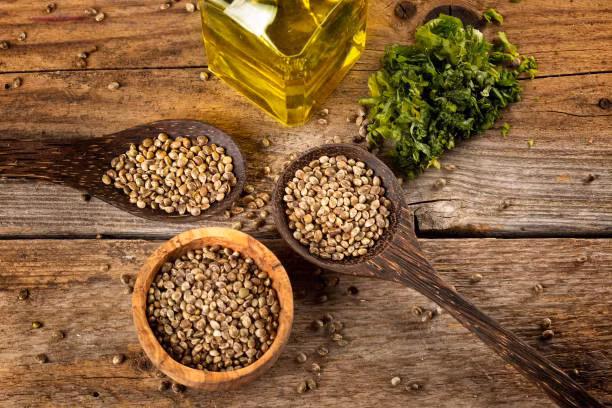 Hạt gai dầu không chỉ giàu magie mà còn cung cấp nguồn protein hoàn chỉnh và chất béo lành mạnh.