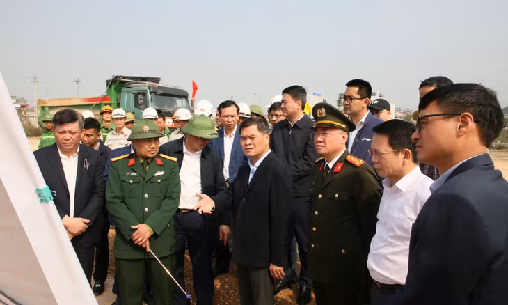 Chủ tịch UBND tỉnh Bùi Văn Khắng kiểm tra tiến độ dự án đường ven sông (ngày 20/2/2026).