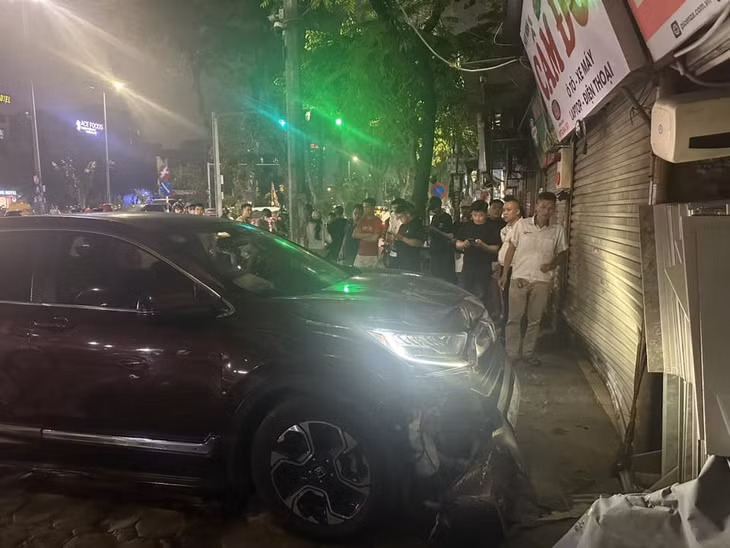 Hiện trường vụ xe CRV gây tai nạn giao thông. Ảnh: Hoàng Phú Thọ