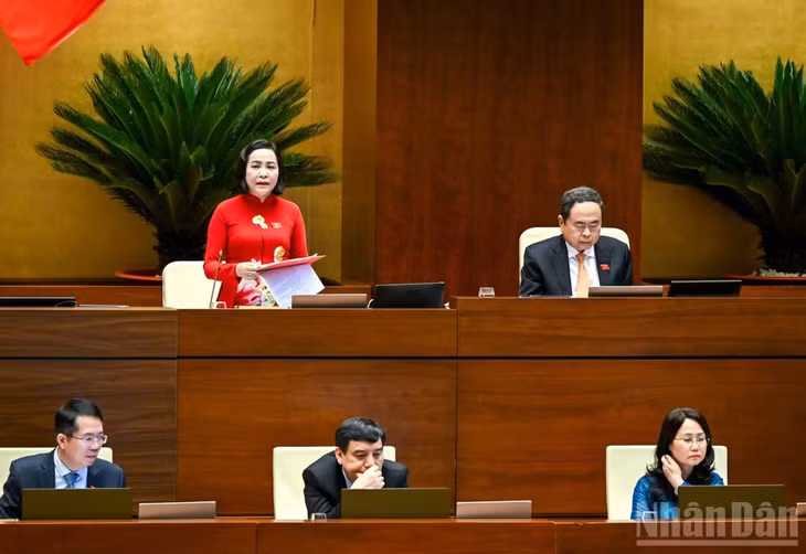 Phó Chủ tịch Quốc hội Nguyễn Thị Thanh điều hành nội dung thảo luận. (Ảnh: DUY LINH)