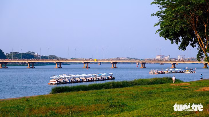 Huế xanh thắm đôi bờ sông Hương - Ảnh 13.