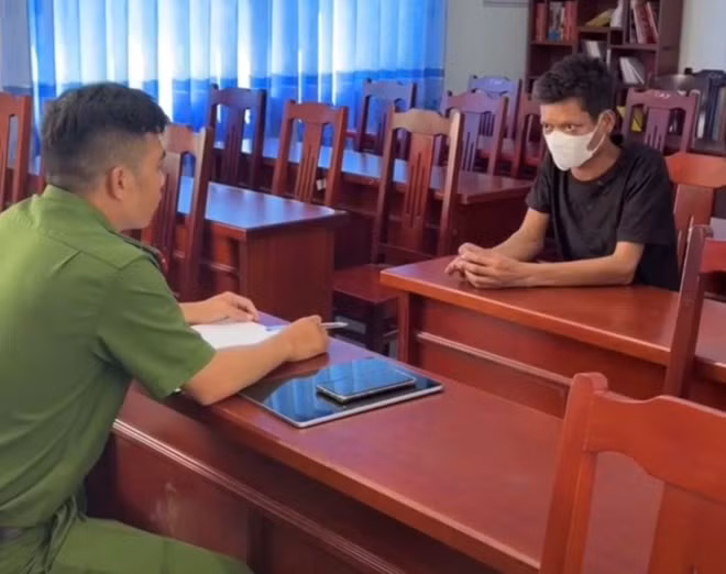 Công an xã đã bắt giữ đối tượng trộm cắp trong đêm. Ảnh: Công an Vĩnh Hải