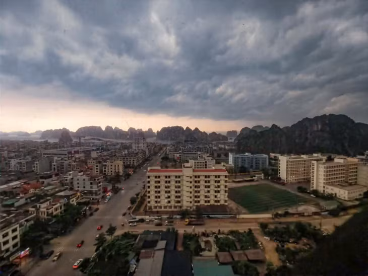 Người dân cần chủ động biện pháp phòng tránh và ứng phó lốc, sét, mưa đá và gió mạnh.