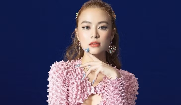 Hoàng Thùy Linh từng gây sốt với ca khúc See tình. Ảnh: FBNV.