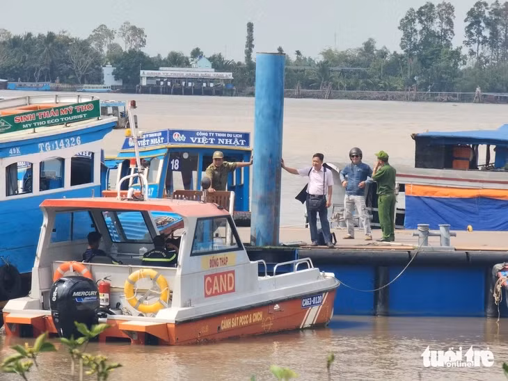 Cơ quan công an điều tra vụ việc - Ảnh: HOÀI THƯƠNG