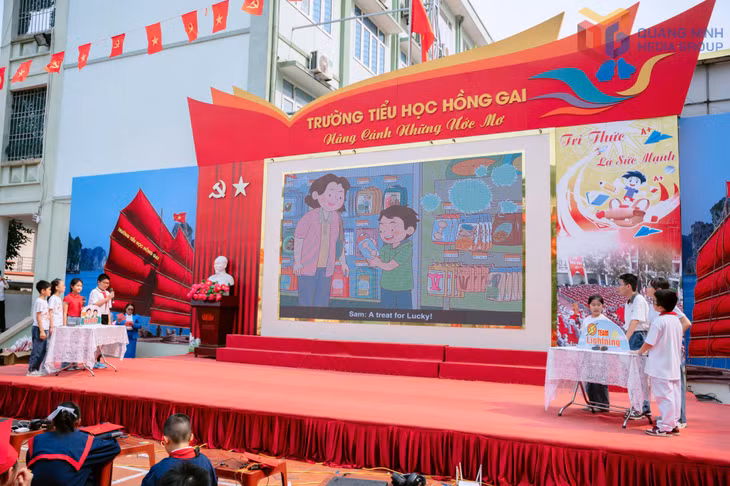 Các em hào hứng tham gia thi lồng tiếng phim hoạt hình.