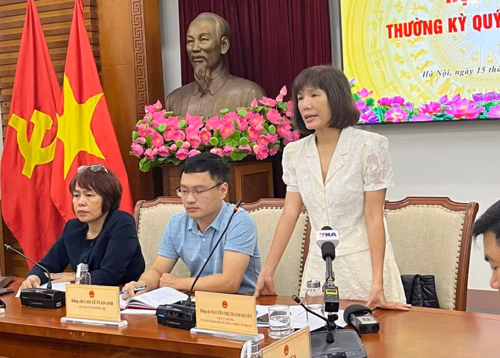 Bà Nguyễn Thị Thanh Huyền - Phó Cục trưởng Cục Phát thanh, Truyền hình và Thông tin điện tử - phát biểu tại họp báo. Ảnh: Chí Long