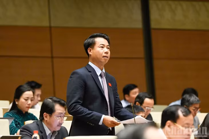 Đại biểu Hoàng Quốc Khánh (Đoàn Lai Châu) phát biểu ý kiến. (Ảnh: DUY LINH)