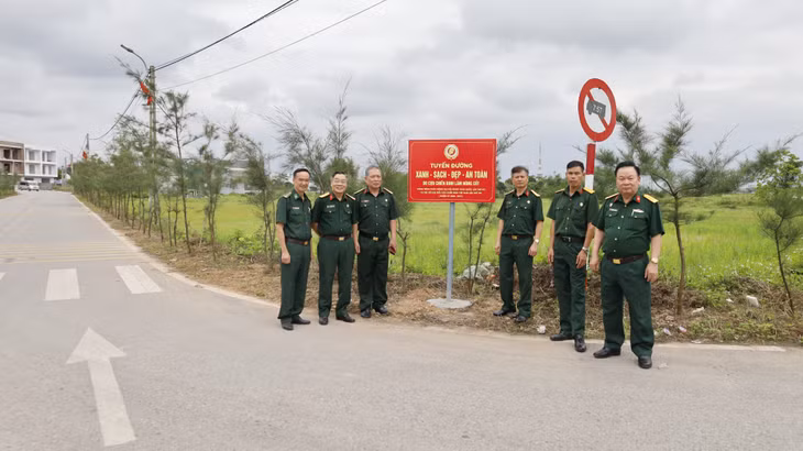 Đoàn công tác thăm, và kiểm tra một số công trình do Hội CCB làm nòng cốt.