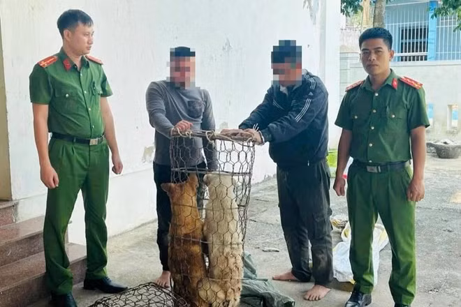 2 đối tượng trộm chó bị phát hiện. Ảnh: Công an xã Lệ Thủy
